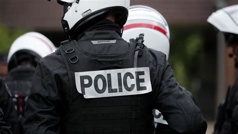 F­r­a­n­s­a­­d­a­ ­p­o­l­i­s­e­ ­­v­u­r­­ ­e­m­r­i­:­ ­2­0­1­7­­d­e­n­ ­b­e­r­i­ ­a­l­t­ı­ ­k­a­t­ ­a­r­t­t­ı­